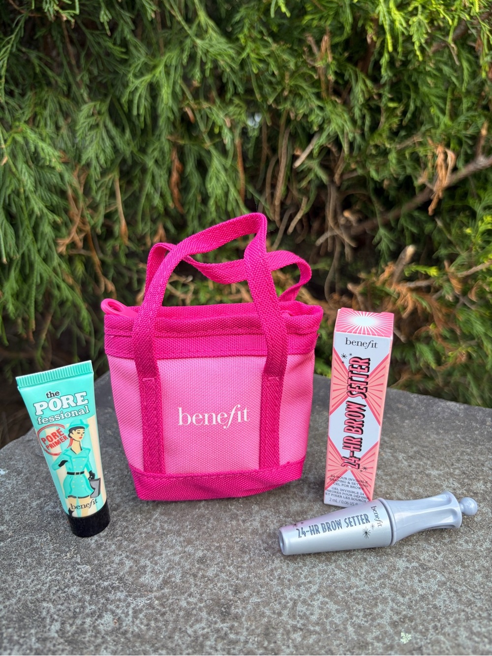 Benefit Pink Mini Tote with POREfessional Primer & 24-HR Brow Setter